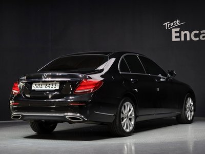 MERCEDES-BENZ E-CLASS - 4