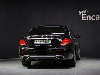 MERCEDES-BENZ E-CLASS - 3