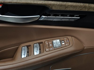 2020 Genesis G90 thumbnail 19