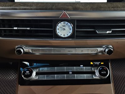 2020 Genesis G90 thumbnail 16