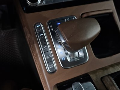 2020 Genesis G90 thumbnail 15