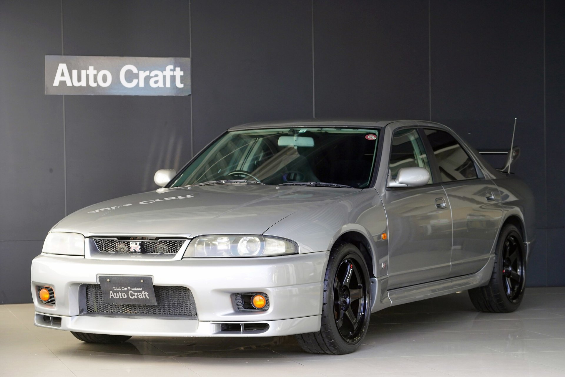 NISSAN SKYLINE GT-R SEDAN - View 1