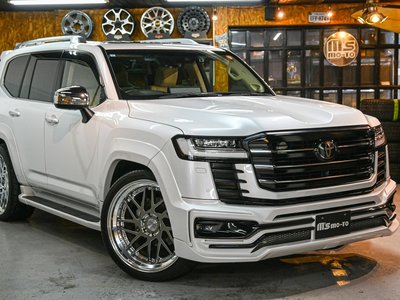 TOYOTA LAND CRUISER 300