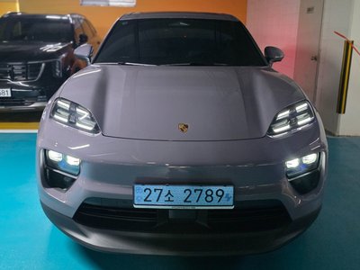 PORSCHE MACAN EV
