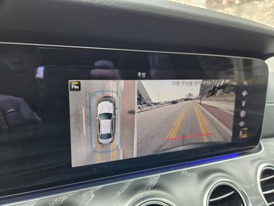 MERCEDES-BENZ E-CLASS - 10