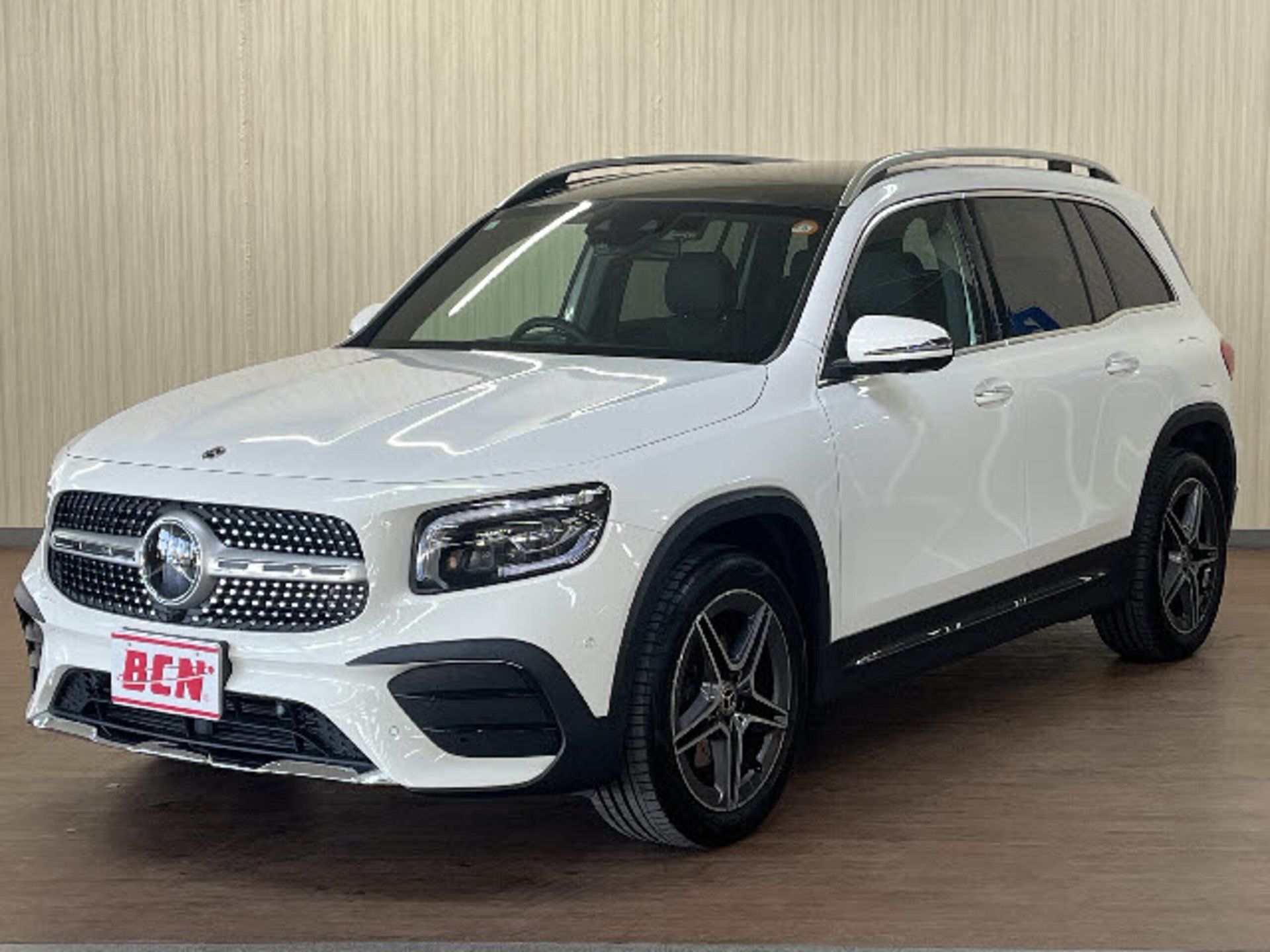 MERCEDES-BENZ GLB - View 1