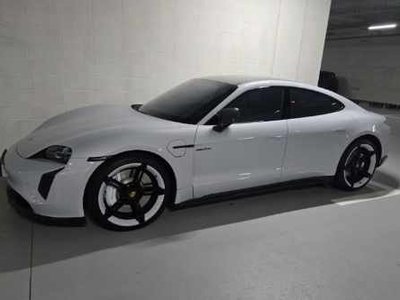 PORSCHE TAYCAN - 1