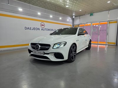 MERCEDES-BENZ E-CLASS - 1