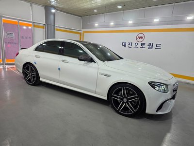 MERCEDES-BENZ E-CLASS - 7