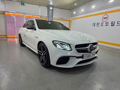MERCEDES-BENZ E-CLASS - 4