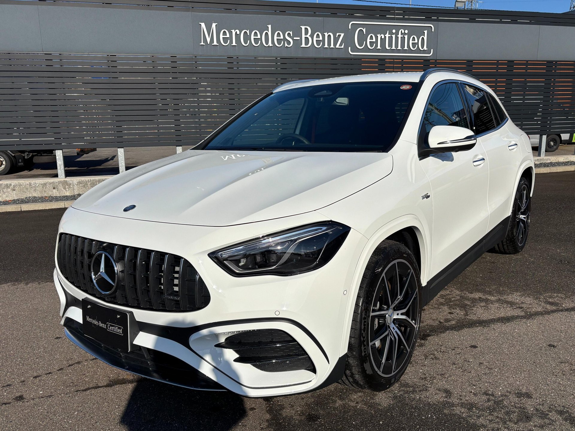 MERCEDES-BENZ GLA AMG - View 1