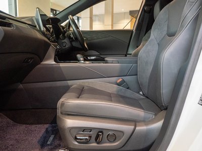 صورة 6 لـ 2023 Lexus RX