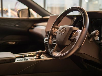 صورة 2 لـ 2023 Lexus RX