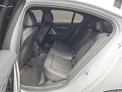 صورة مصغرة 12 لـ 2025 BMW 5 SERIES