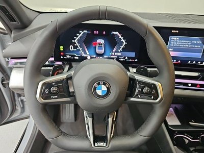 صورة 9 لـ 2025 BMW 5 SERIES