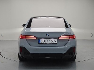 صورة 2 لـ 2025 BMW 5 SERIES