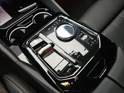 صورة 8 لـ 2025 BMW 5 SERIES