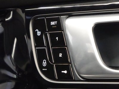 PORSCHE PANAMERA - 10