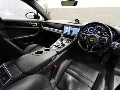 PORSCHE PANAMERA - 4