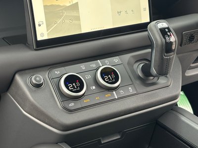2025 LAND ROVER DEFENDER photo 10