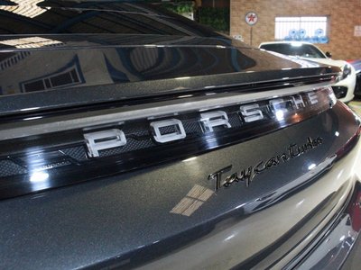 PORSCHE TAYCAN - 9
