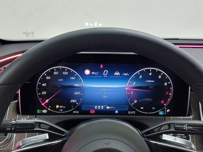 MERCEDES-BENZ E-CLASS - 8