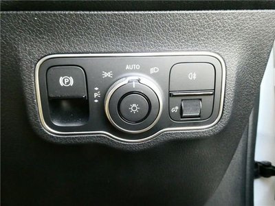 2025 Mercedes-BENZ GLB thumbnail 28