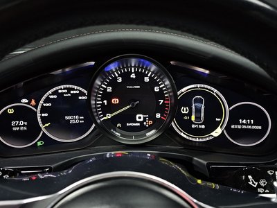 PORSCHE PANAMERA - 8