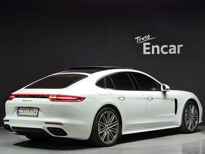 PORSCHE PANAMERA - 3