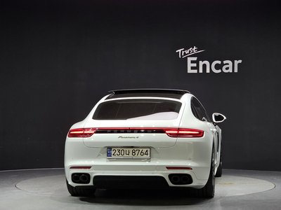 PORSCHE PANAMERA - 4