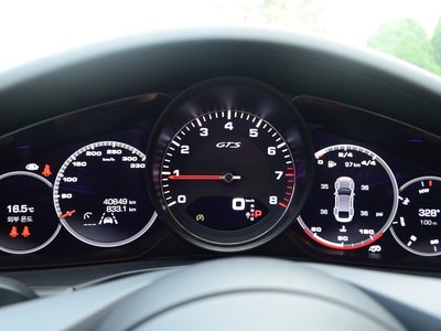 PORSCHE PANAMERA - 8