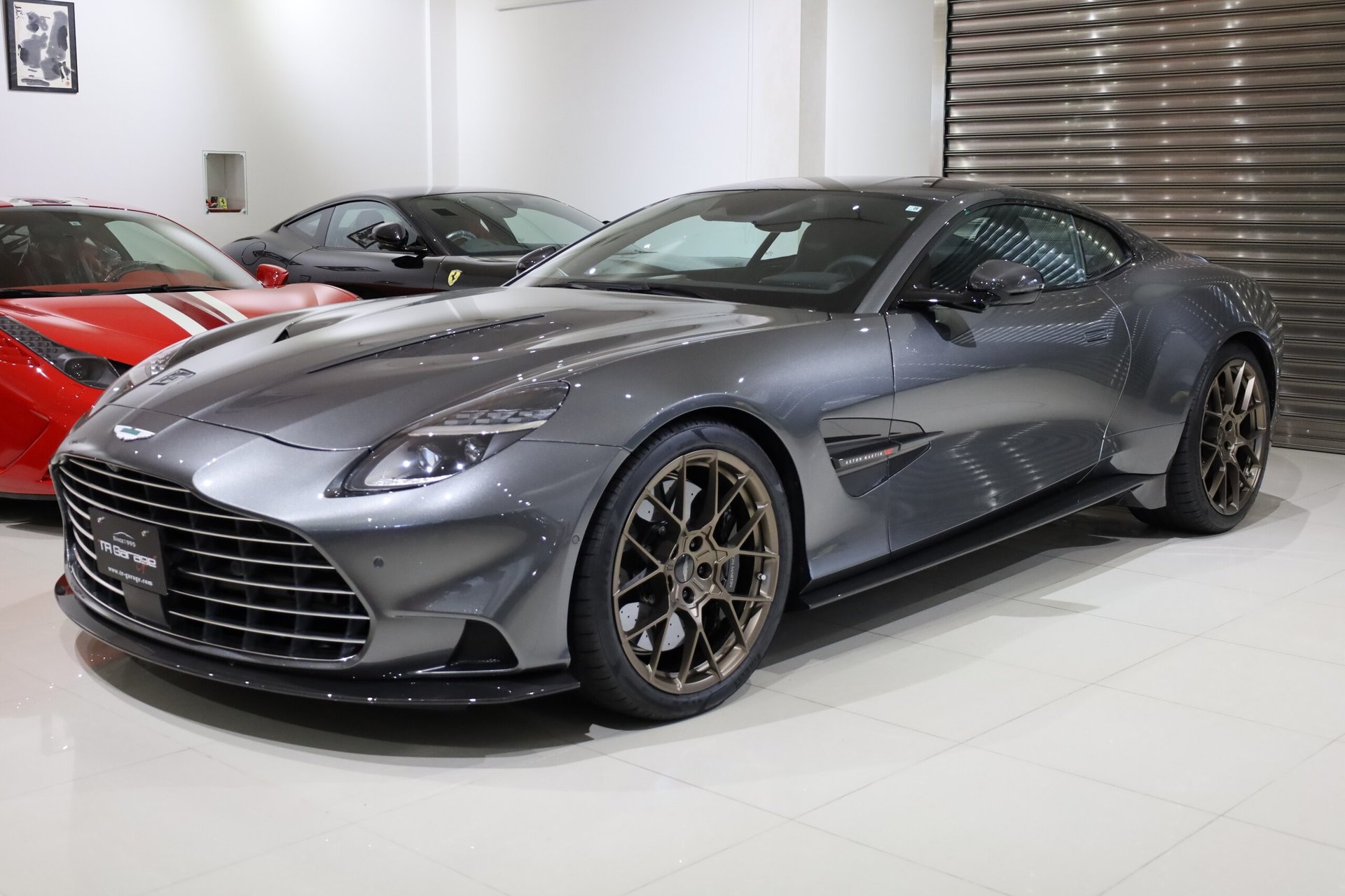 ASTON MARTIN VANQUISH - View 1