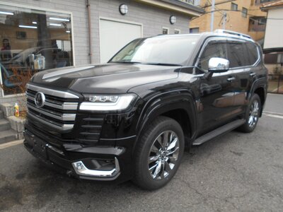 TOYOTA LAND CRUISER 300