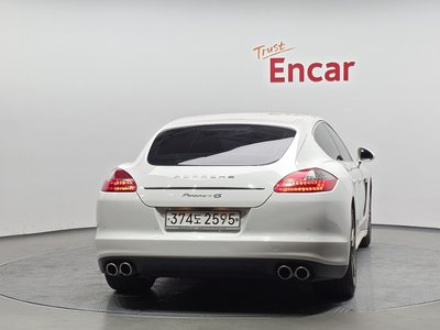 PORSCHE PANAMERA - 3