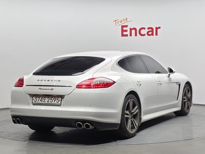 PORSCHE PANAMERA - 4