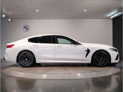صورة 8 لـ 2021 BMW M8