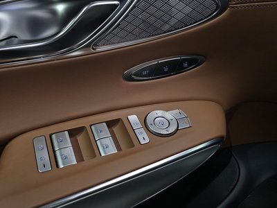2022 Genesis GV70 — миниатюра 31