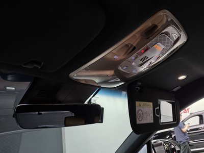 2022 Genesis GV70 — миниатюра 28