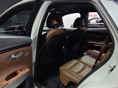 2022 Genesis GV70 — миниатюра 17