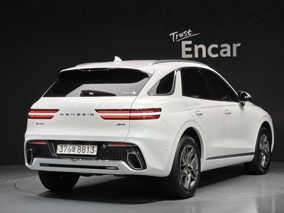 صورة 4 لـ 2022 Genesis GV70