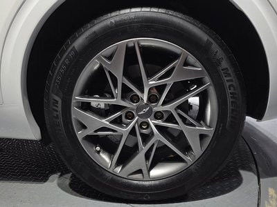 صورة 8 لـ 2022 Genesis GV70
