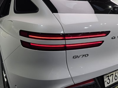 صورة 10 لـ 2022 Genesis GV70