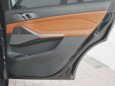 2021 BMW X7 — миниатюра 47