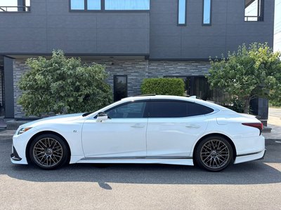 صورة 4 لـ 2021 Lexus LS