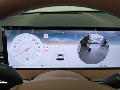 2024 Genesis GV70 — миниатюра 11
