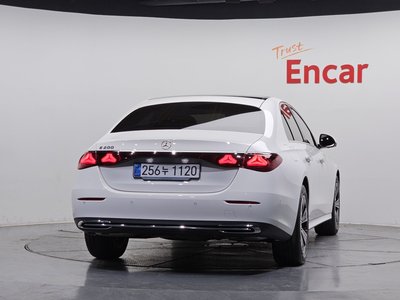 MERCEDES-BENZ E-CLASS - 4