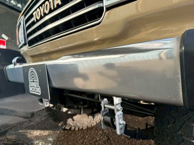 TOYOTA LAND CRUISER 60 - 8