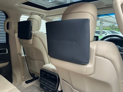 TOYOTA LAND CRUISER 300 - 8