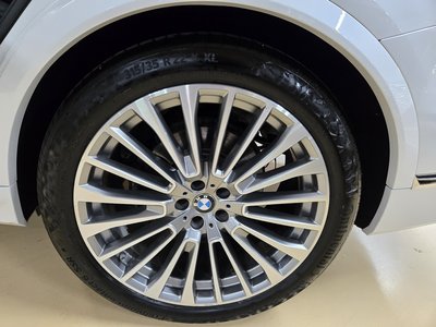 BMW X7 - 7