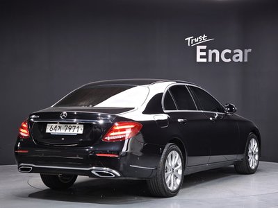 MERCEDES-BENZ E-CLASS - 4